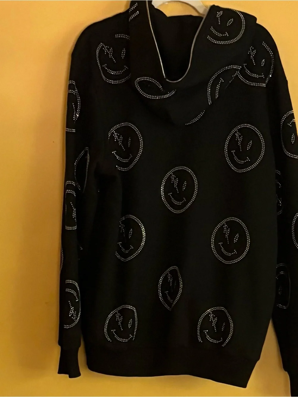 RETROVERT Smiley Hoodie. Black. Large.